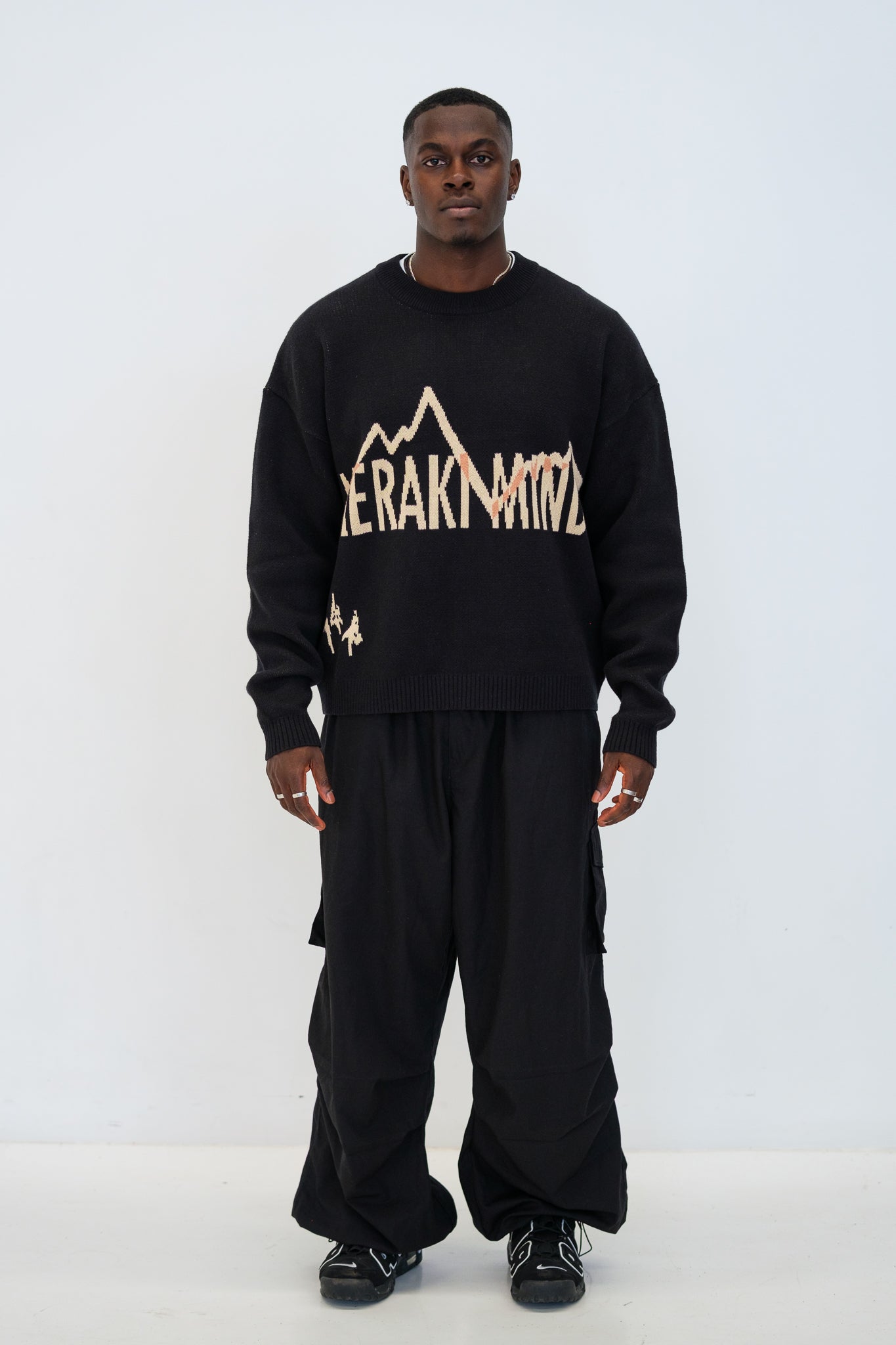 BLACK KNIT SWEATER