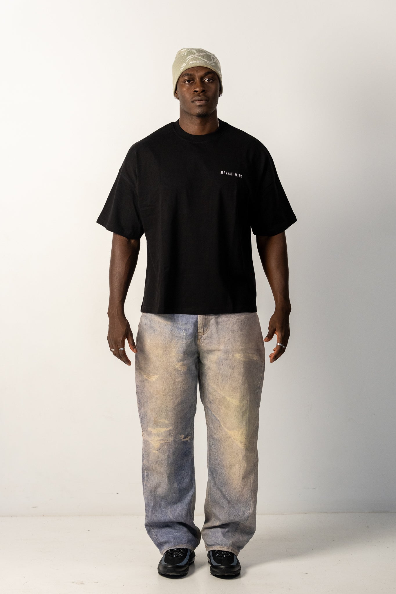 BLACK EMBROIDERY TEE