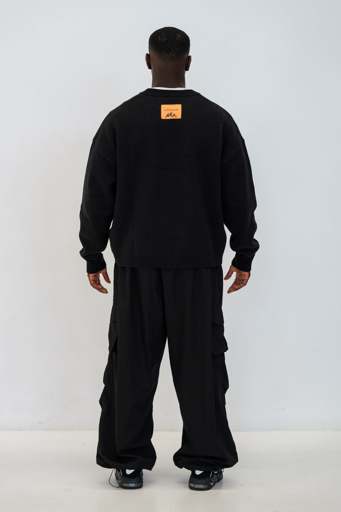 BLACK KNIT SWEATER