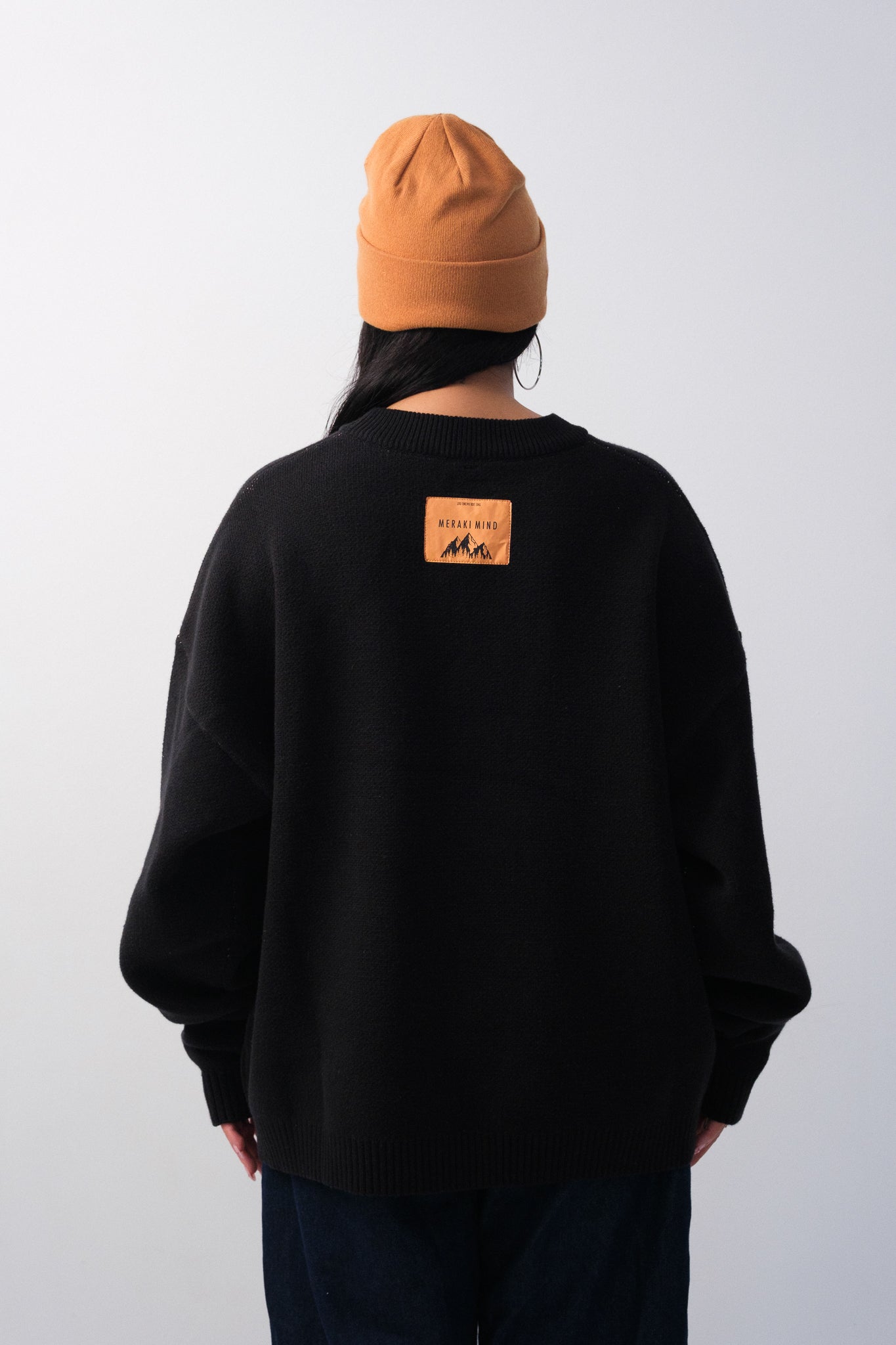 BLACK KNIT SWEATER