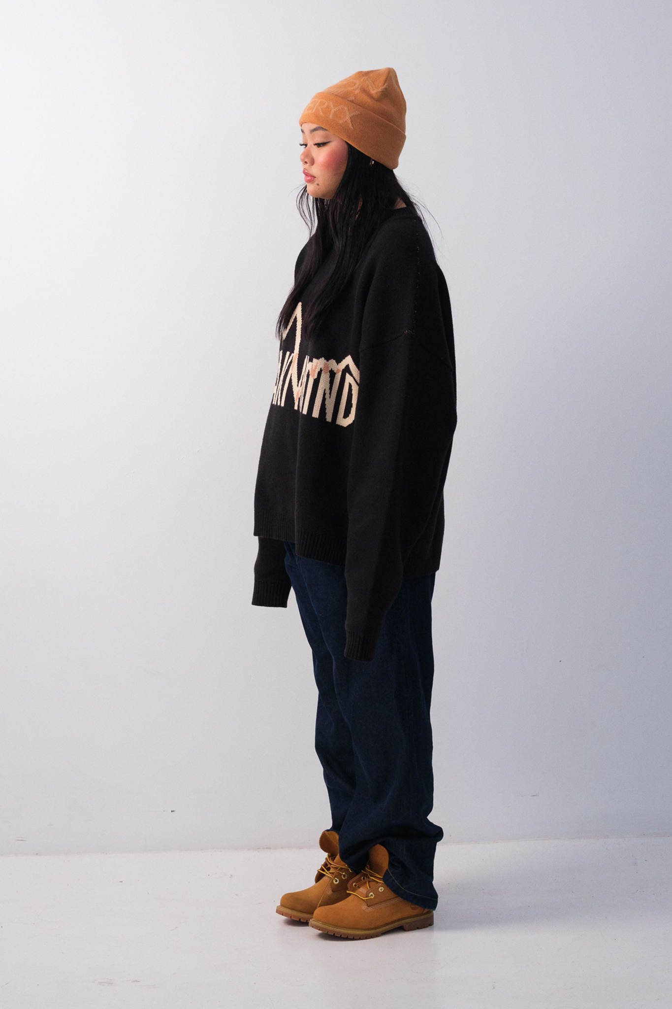 BLACK KNIT SWEATER