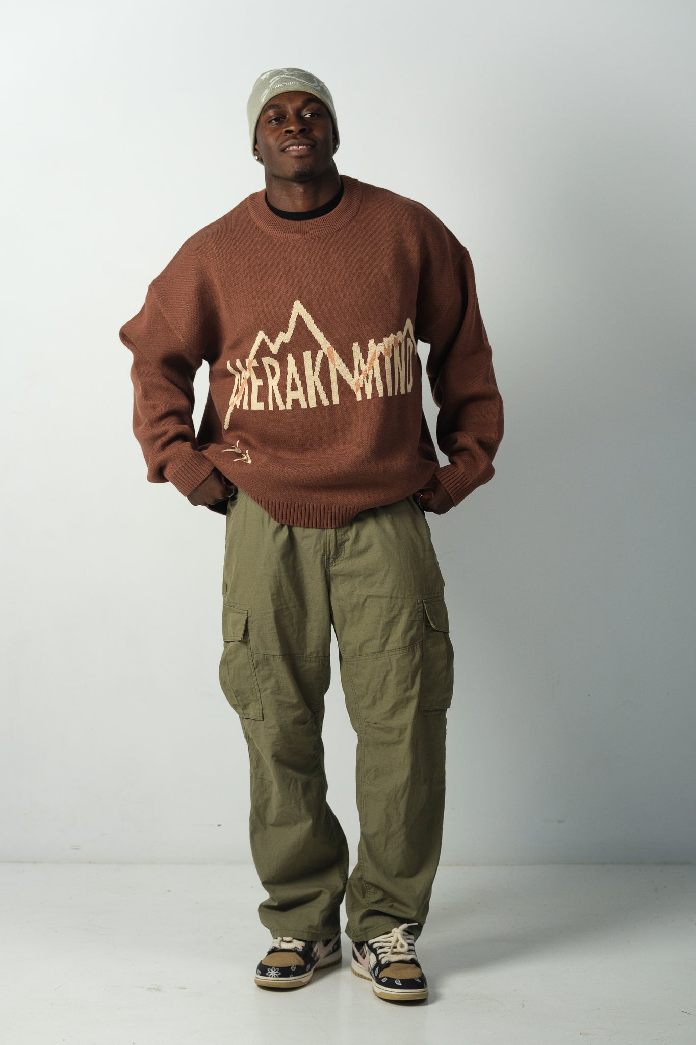BROWN KNIT SWEATER