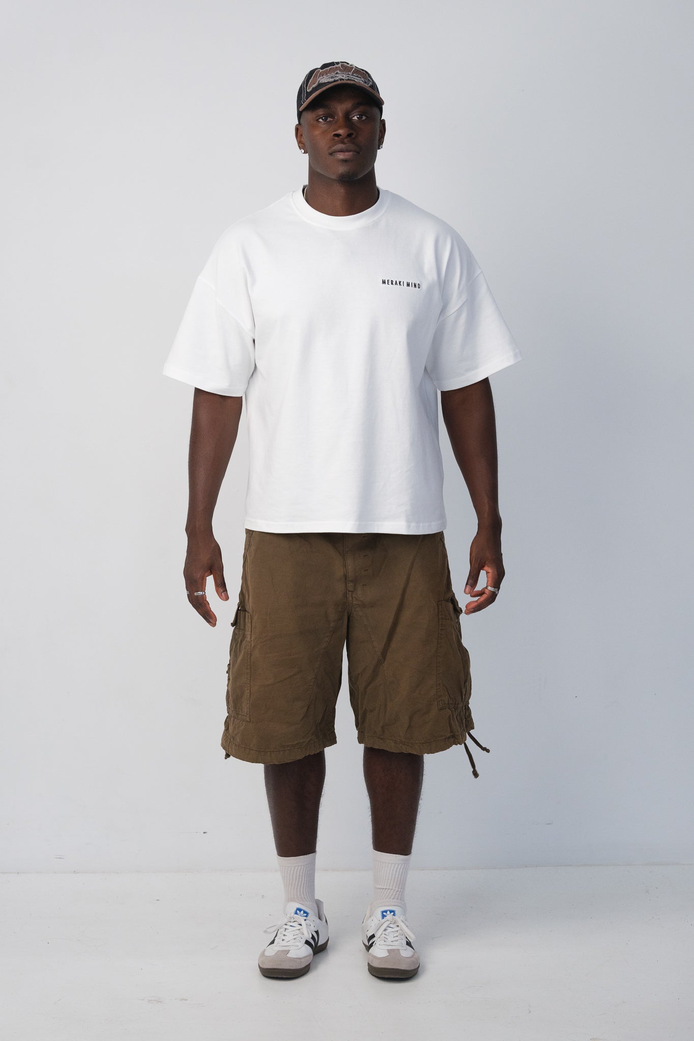 WHITE EMBROIDERY TEE