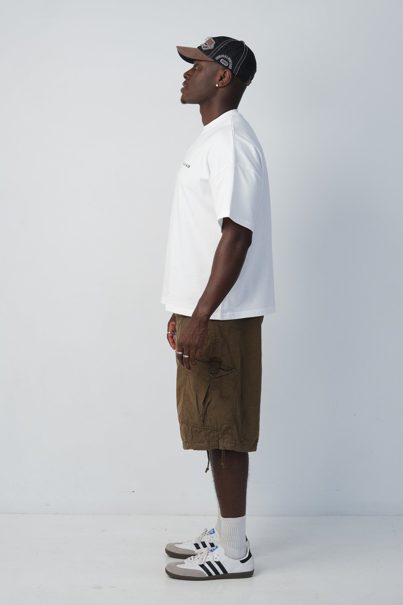 WHITE EMBROIDERY TEE